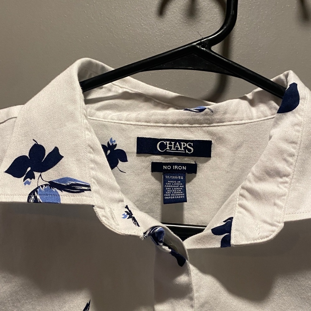 Chaps Women’s White & Blue Floral No-Iron Button-Down Blouse | Size 1X | 100% Co - Picture 3 of 10